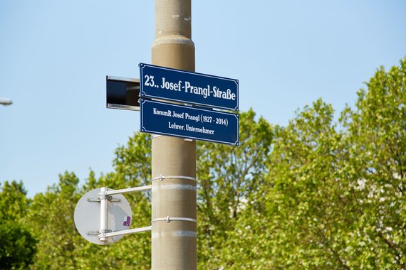 [Translate to HU:] neues Straßenschild