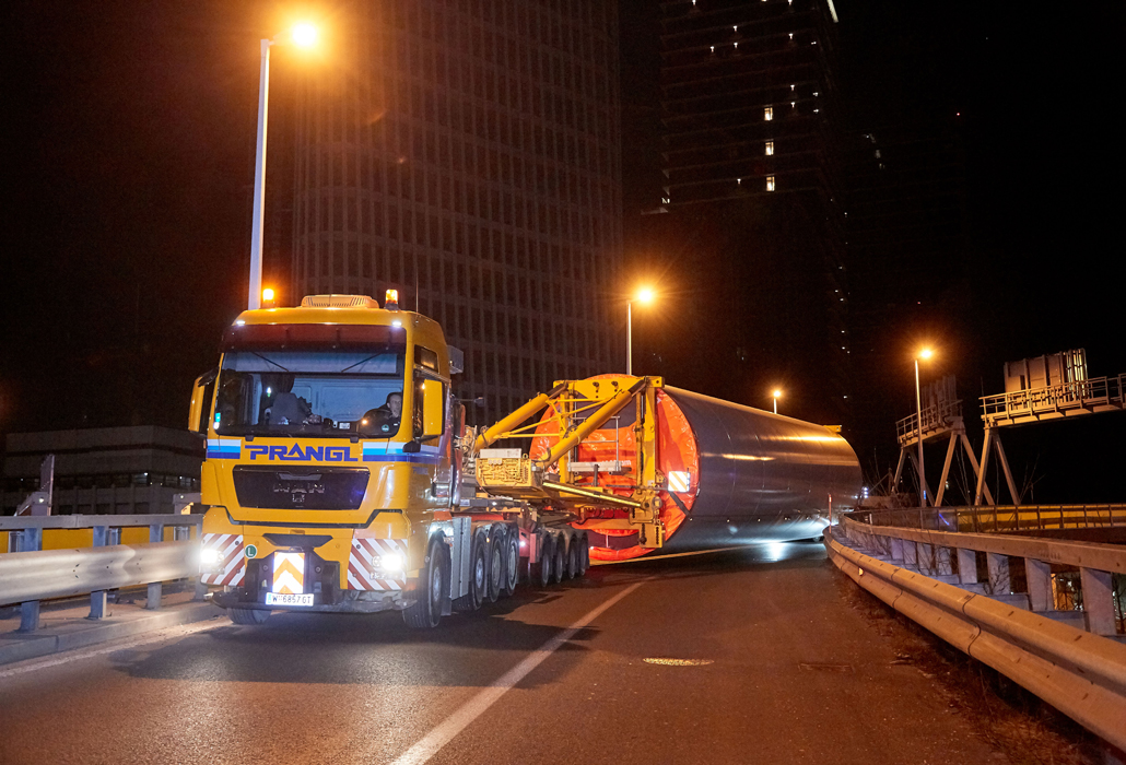 [Translate to HU:] Zugmaschine, LKW, Rohradapter, Turmsegment