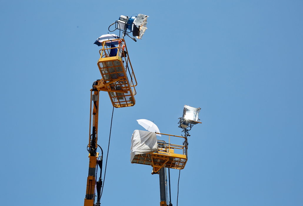 [Translate to HU:] Teleskop-Arbeitsbühnen vor dem Park Hyatt Wien